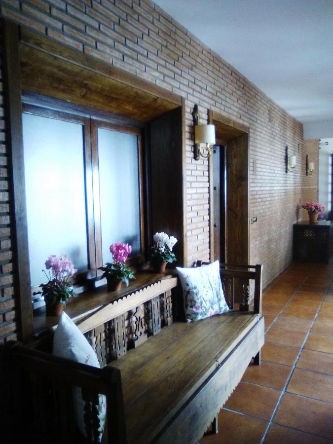 Hostal Restaurante Pacos Herrera del Duque Ngoại thất bức ảnh