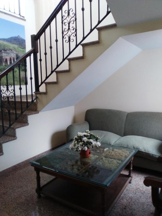 Hostal Restaurante Pacos Herrera del Duque Ngoại thất bức ảnh