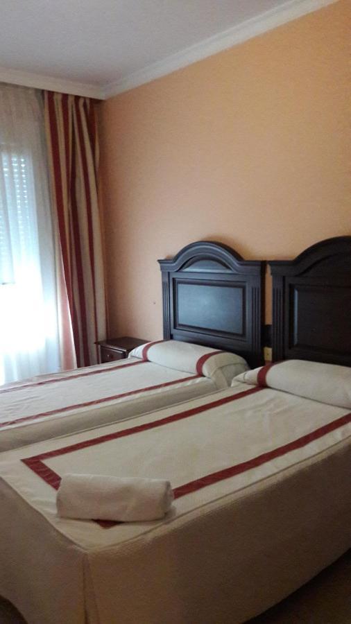 Hostal Restaurante Pacos Herrera del Duque Ngoại thất bức ảnh